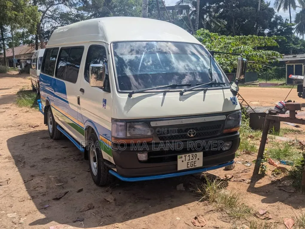 Toyota HiAce 2002 White