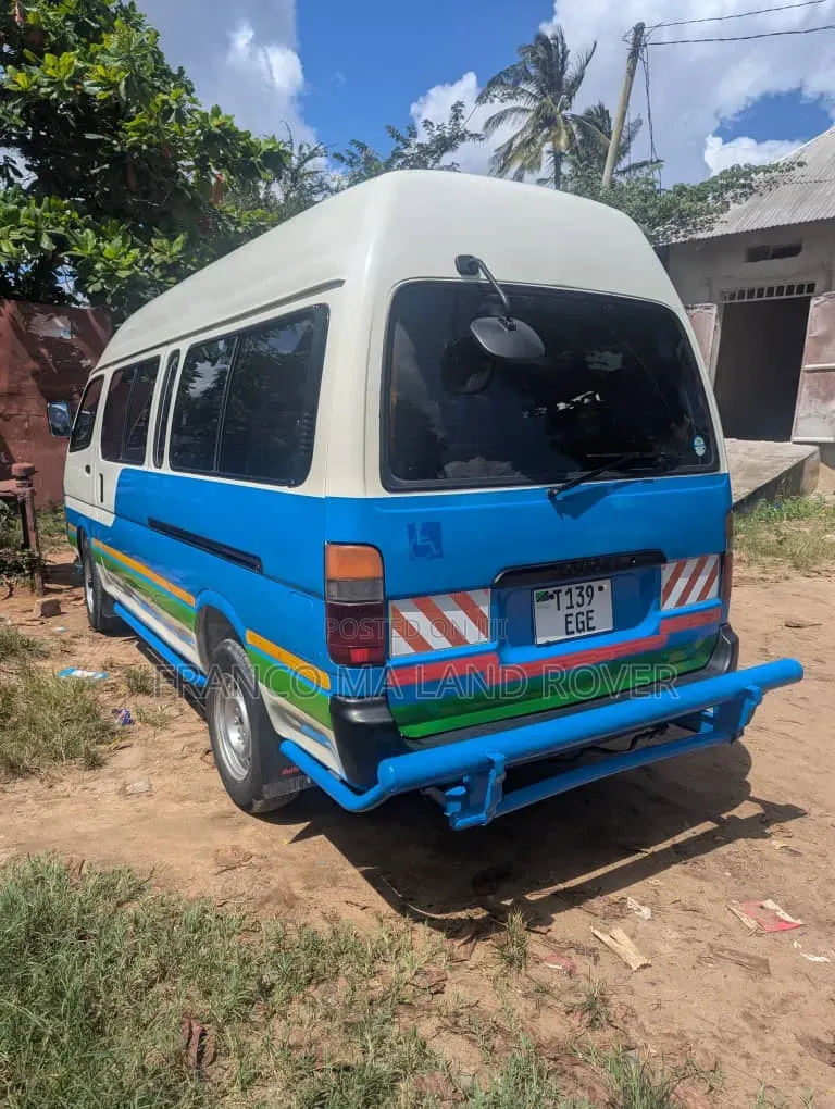 Toyota HiAce 2002 White