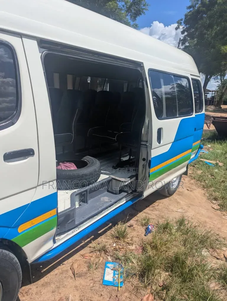 Toyota HiAce 2002 White
