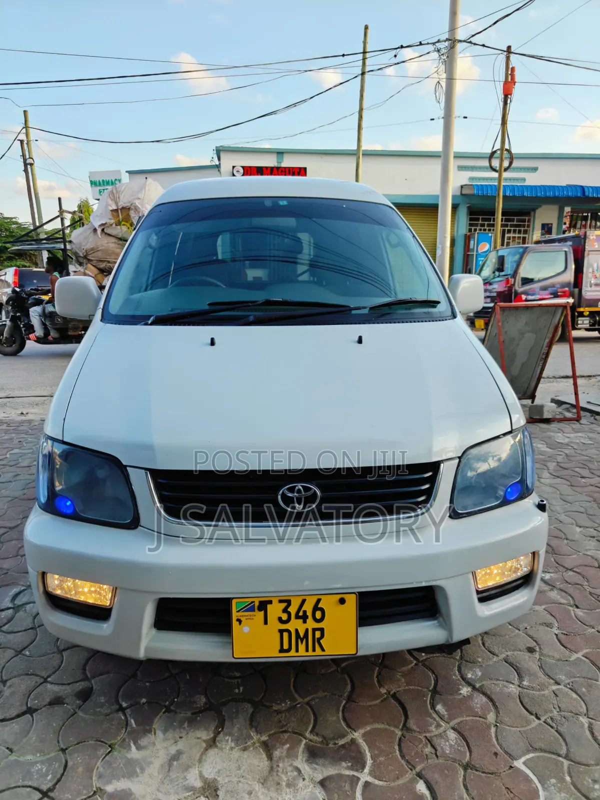 Toyota Noah 2.0 AWD (8 Seater) 2003 White