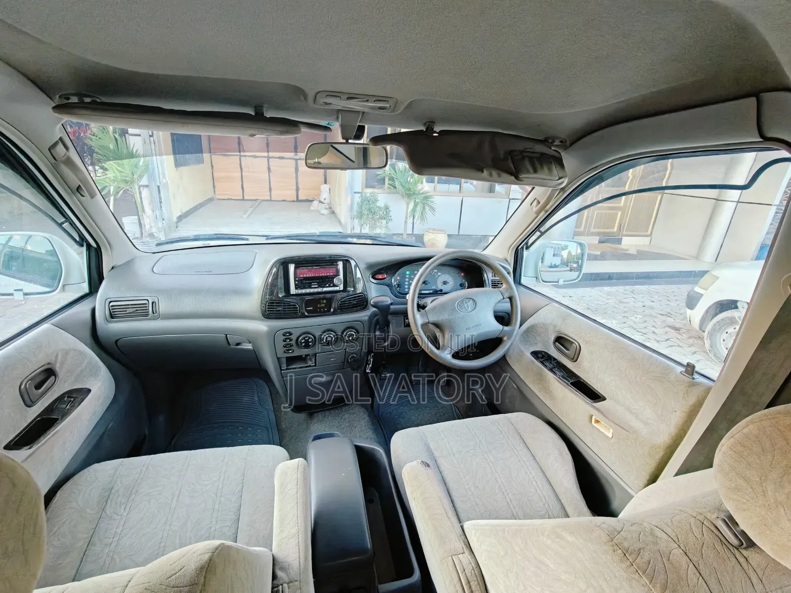 Toyota Noah 2.0 AWD (8 Seater) 2003 White