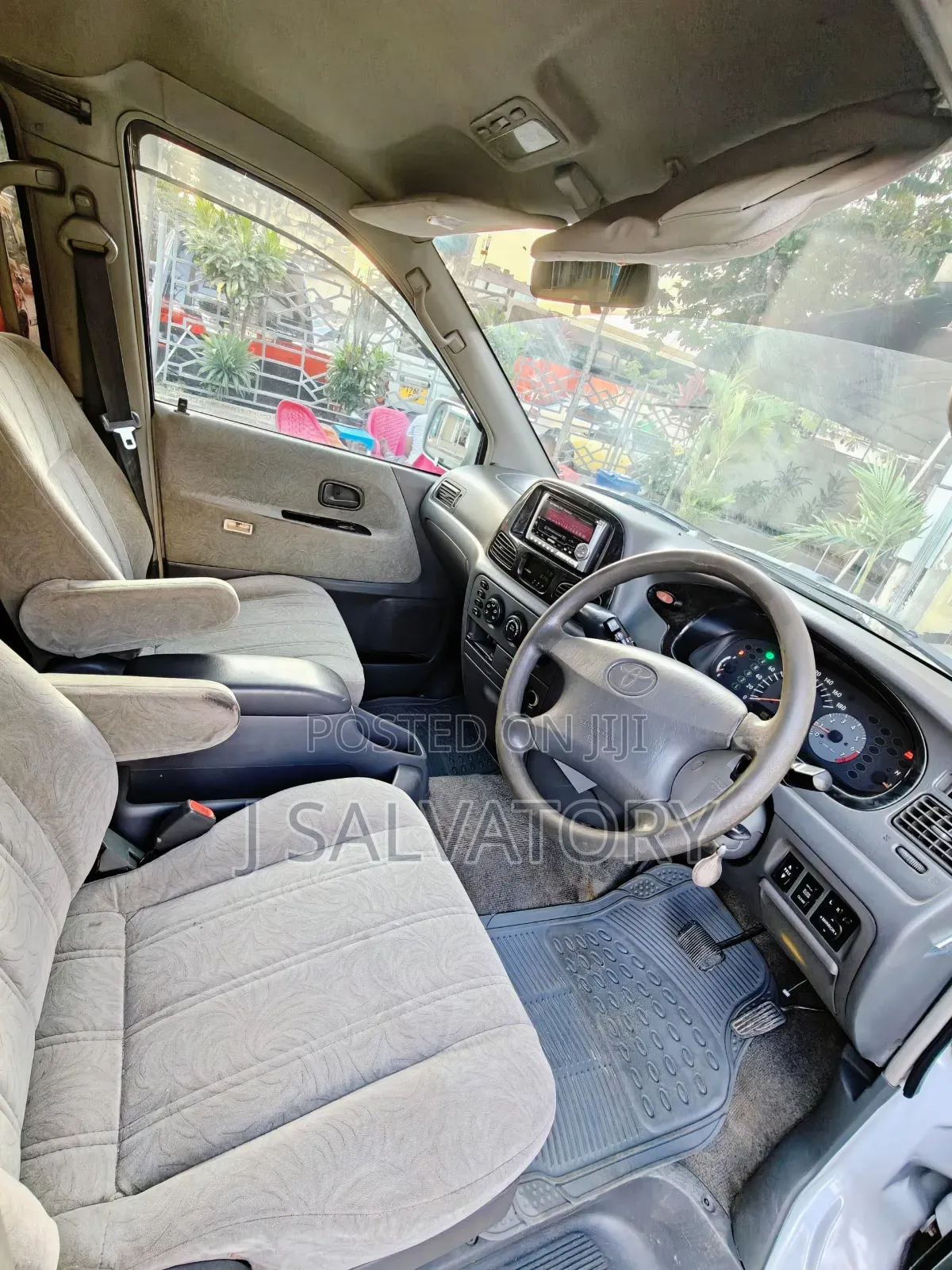 Toyota Noah 2.0 AWD (8 Seater) 2003 White