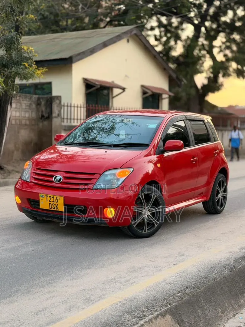 Toyota IST 2006 Red
