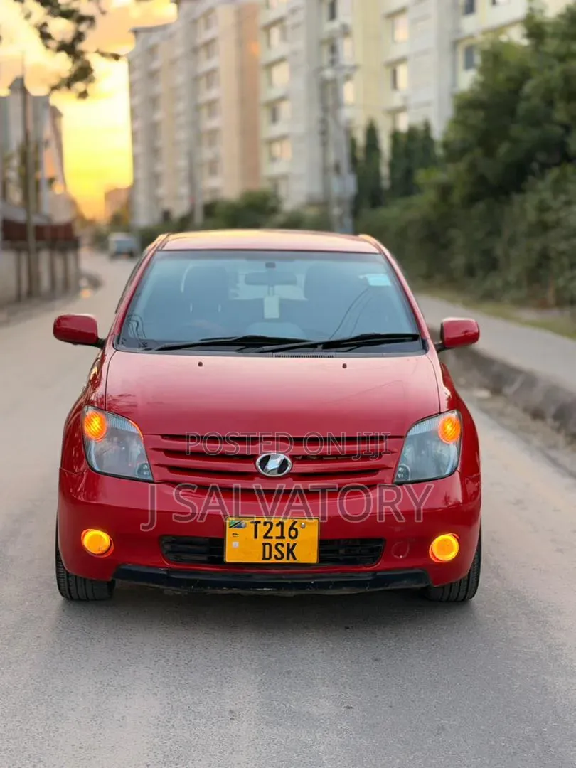 Toyota IST 2006 Red