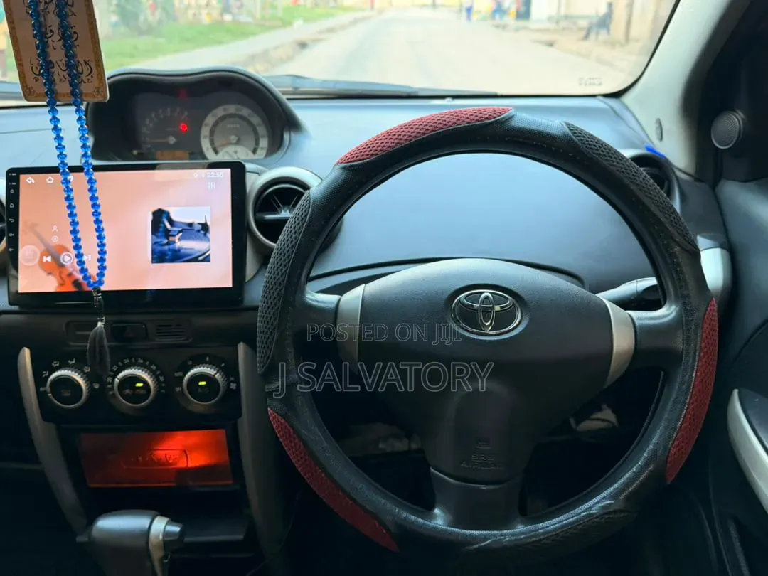 Toyota IST 2006 Red
