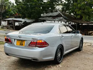 Toyota Crown 2010 Silver