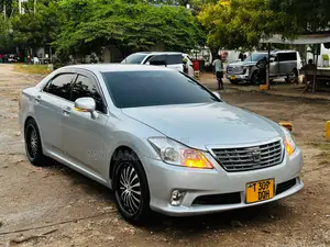 Toyota Crown 2010 Silver
