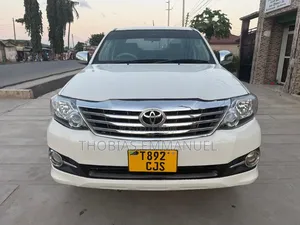 Toyota Hilux 2012 White