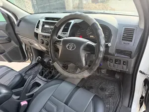 Toyota Hilux 2012 White