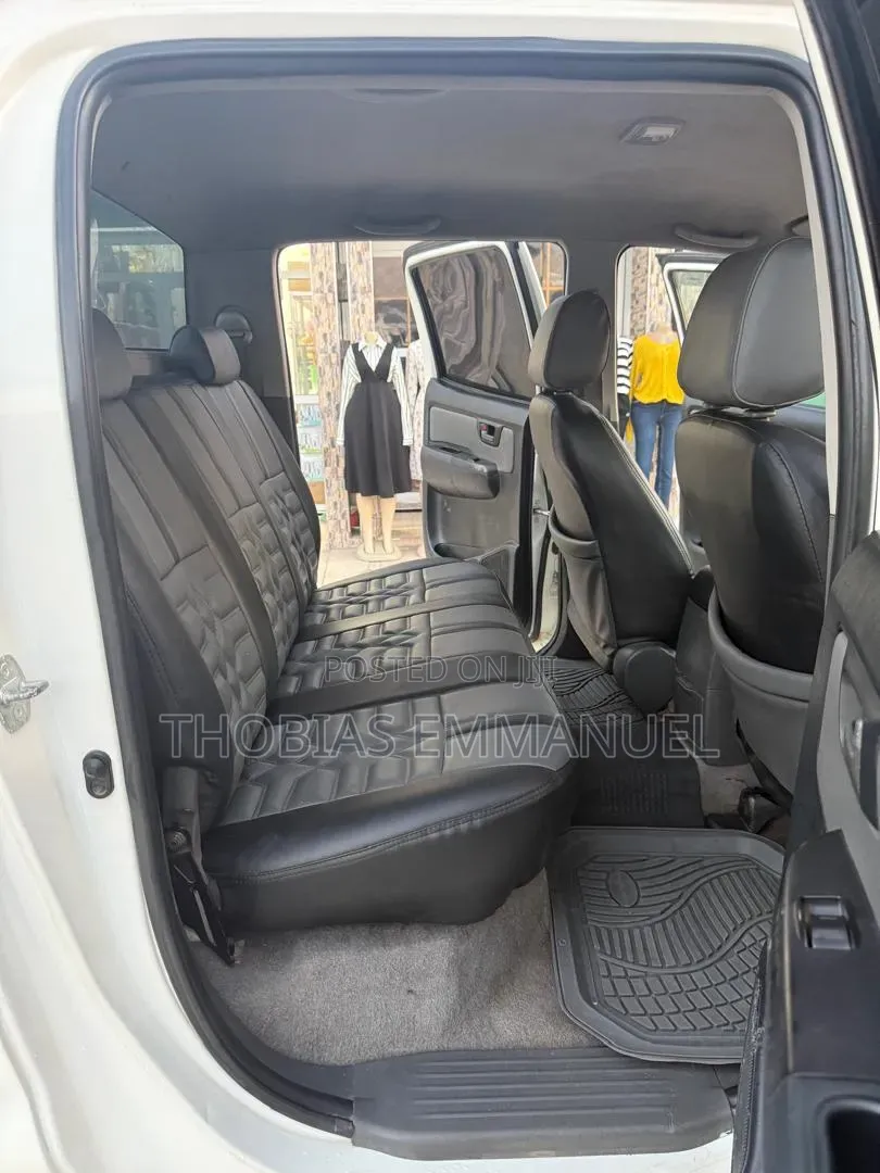 Toyota Hilux 2012 White