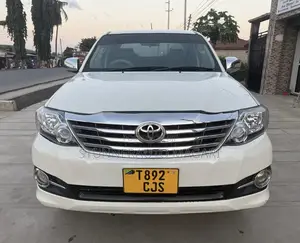 Toyota Hilux 2012 White