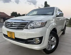 Toyota Hilux 2012 White