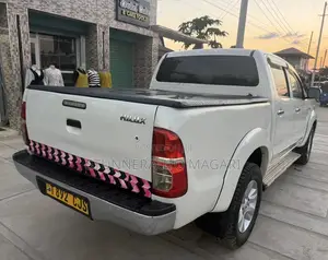 Toyota Hilux 2012 White