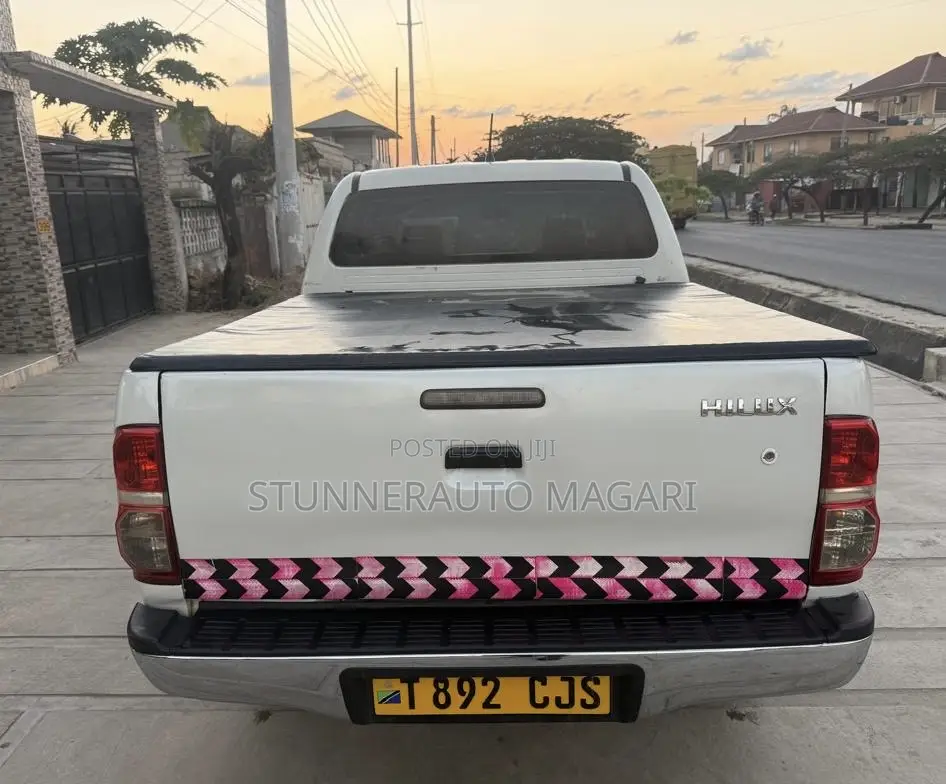Toyota Hilux 2012 White