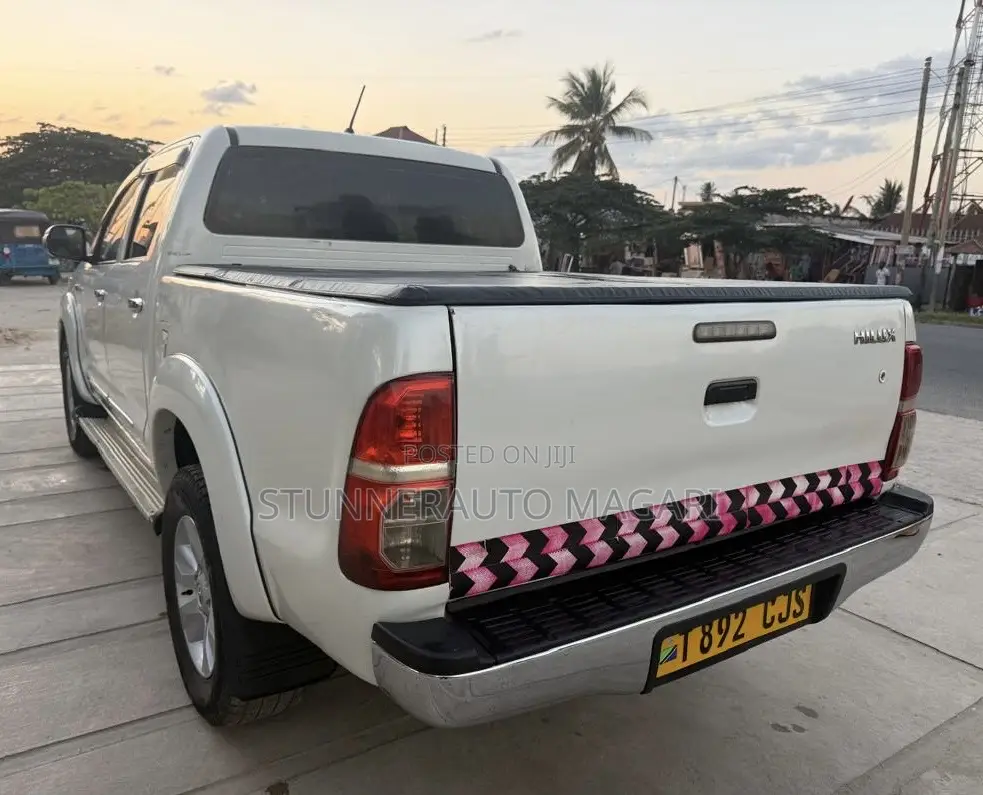 Toyota Hilux 2012 White