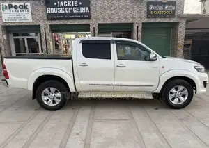 Toyota Hilux 2012 White