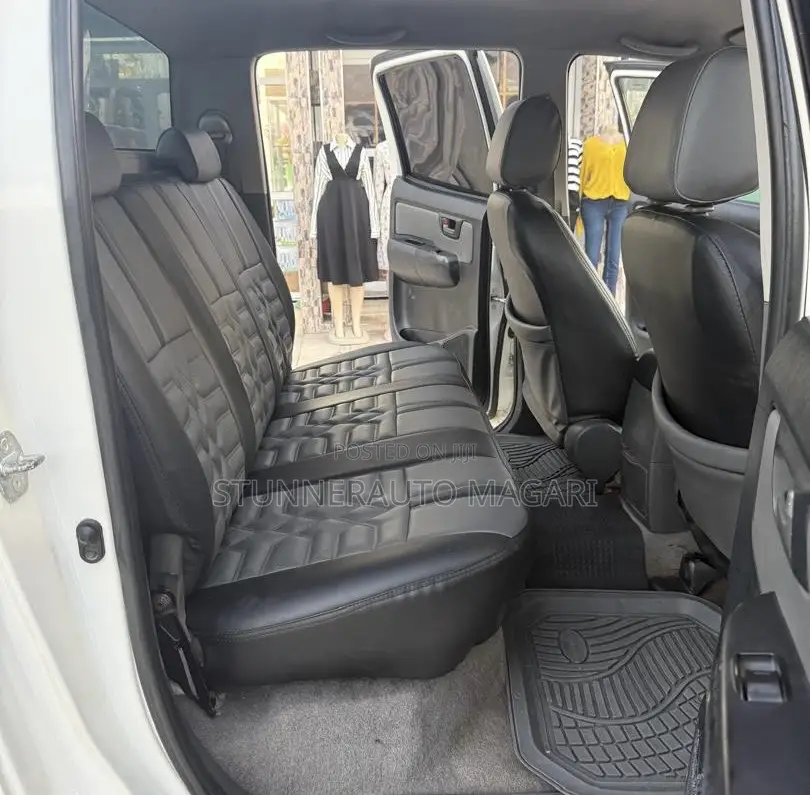 Toyota Hilux 2012 White