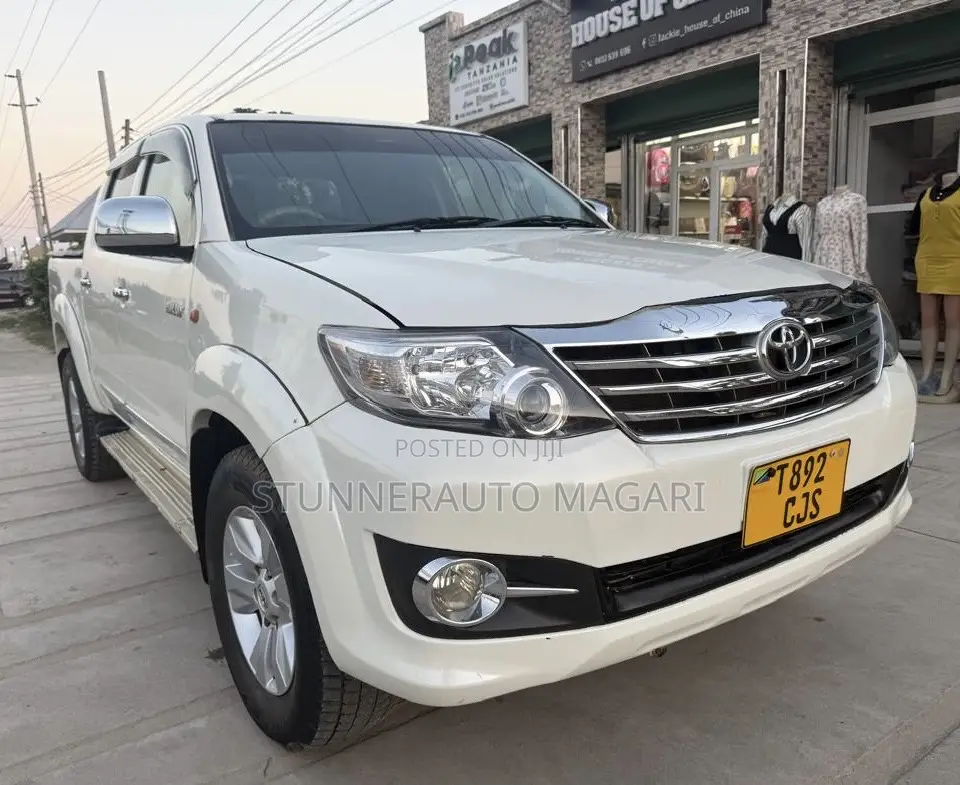 Toyota Hilux 2012 White