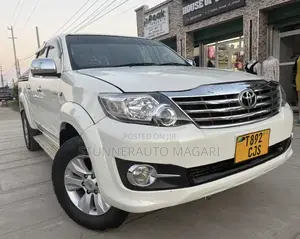 Toyota Hilux 2012 White
