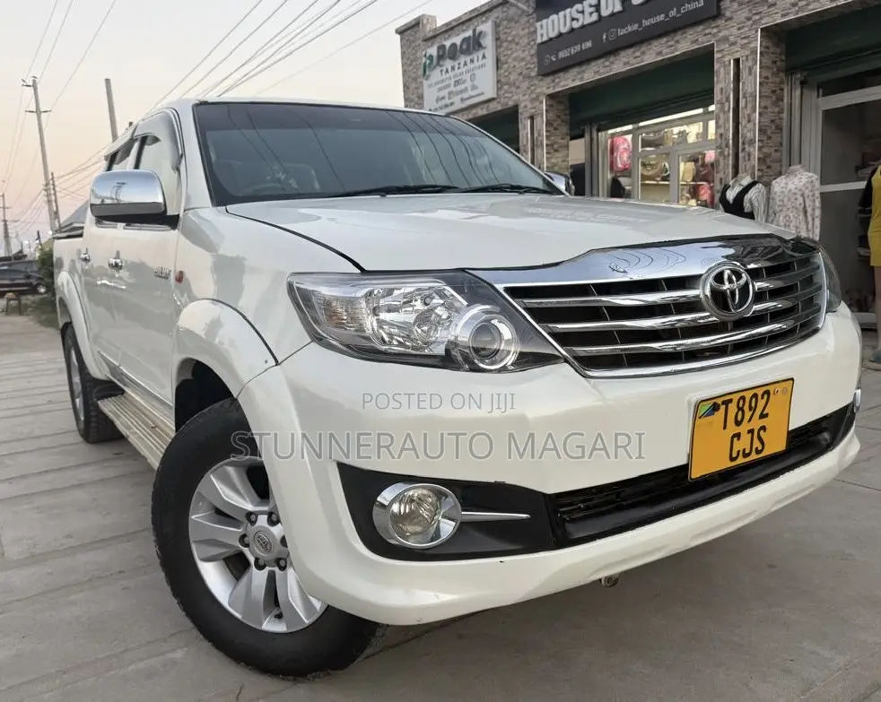 Toyota Hilux 2012 White