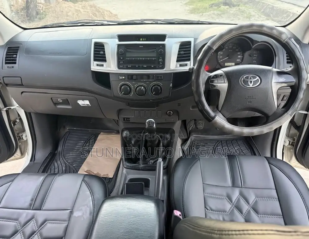Toyota Hilux 2012 White