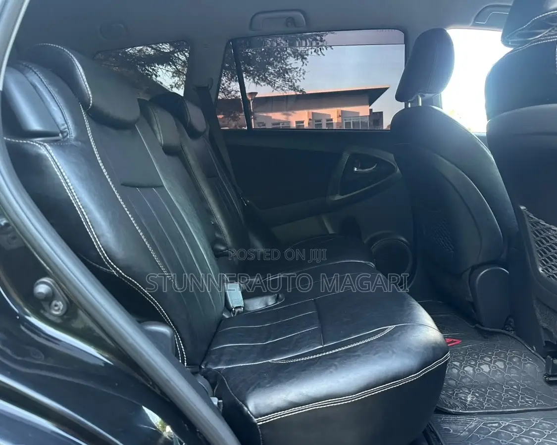 Toyota Vanguard 2011 Black