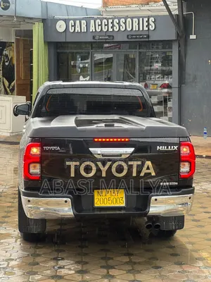 Toyota Hilux 2021 Black