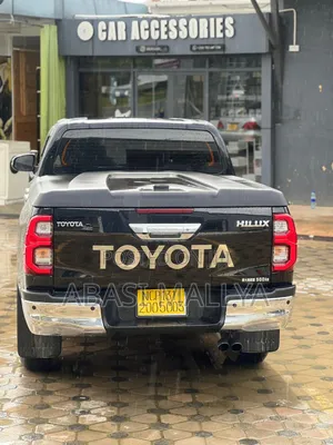 Toyota Hilux 2021 Black