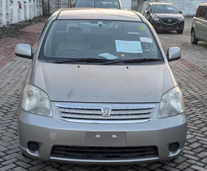 Toyota Raum 2004 Silver