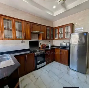 8bdrm House in Ada Estate for rent