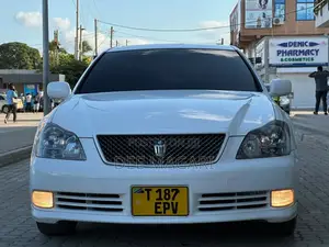 Toyota Crown 2006 White