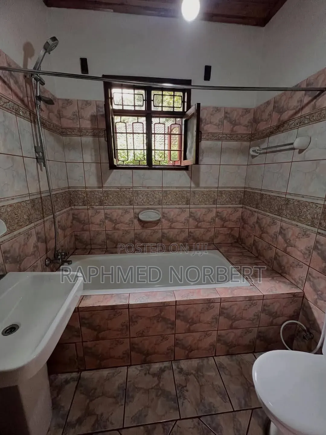 3bdrm House in Tanzania Real, Central Business Area for rent