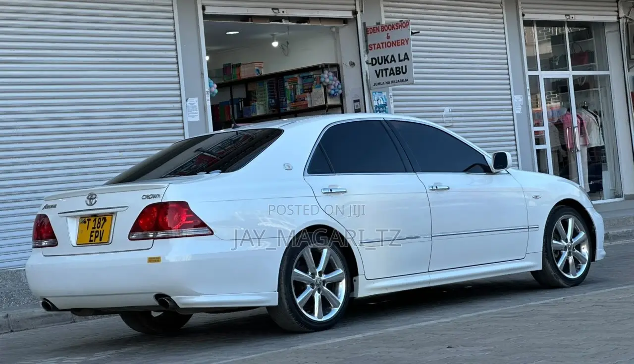 Toyota Crown Royale 2005 White