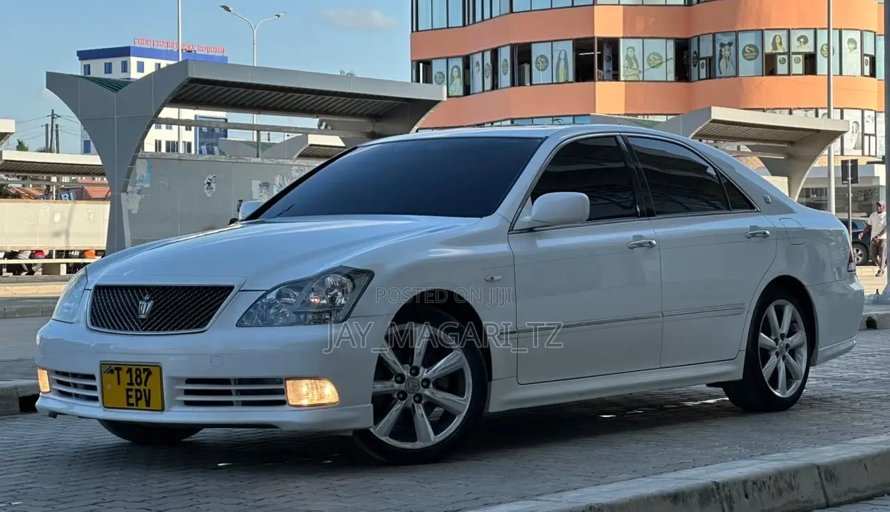 Toyota Crown Royale 2005 White