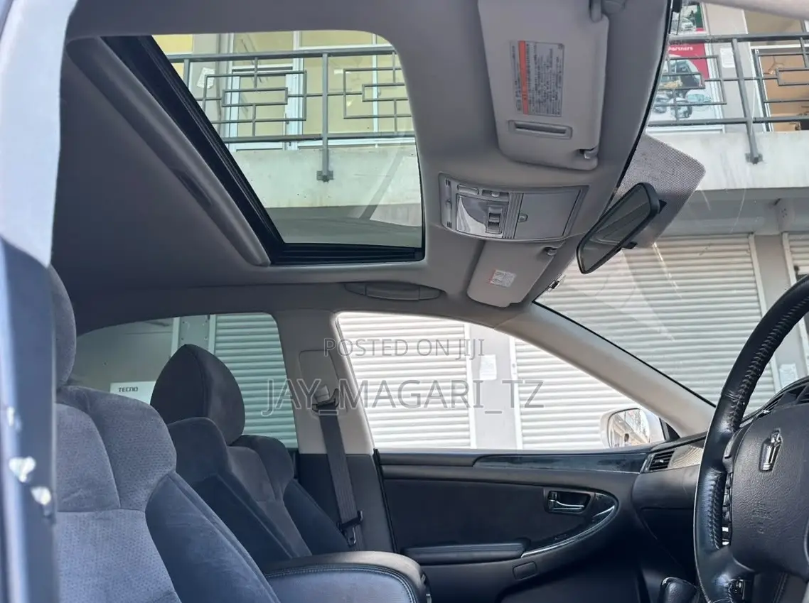Toyota Crown Royale 2005 White
