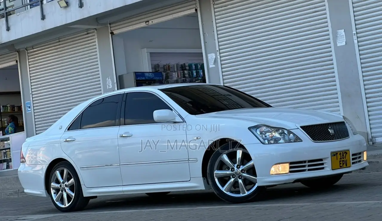 Toyota Crown Royale 2005 White