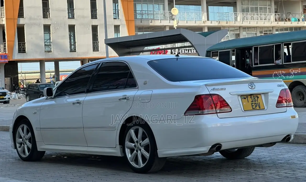 Toyota Crown Royale 2005 White