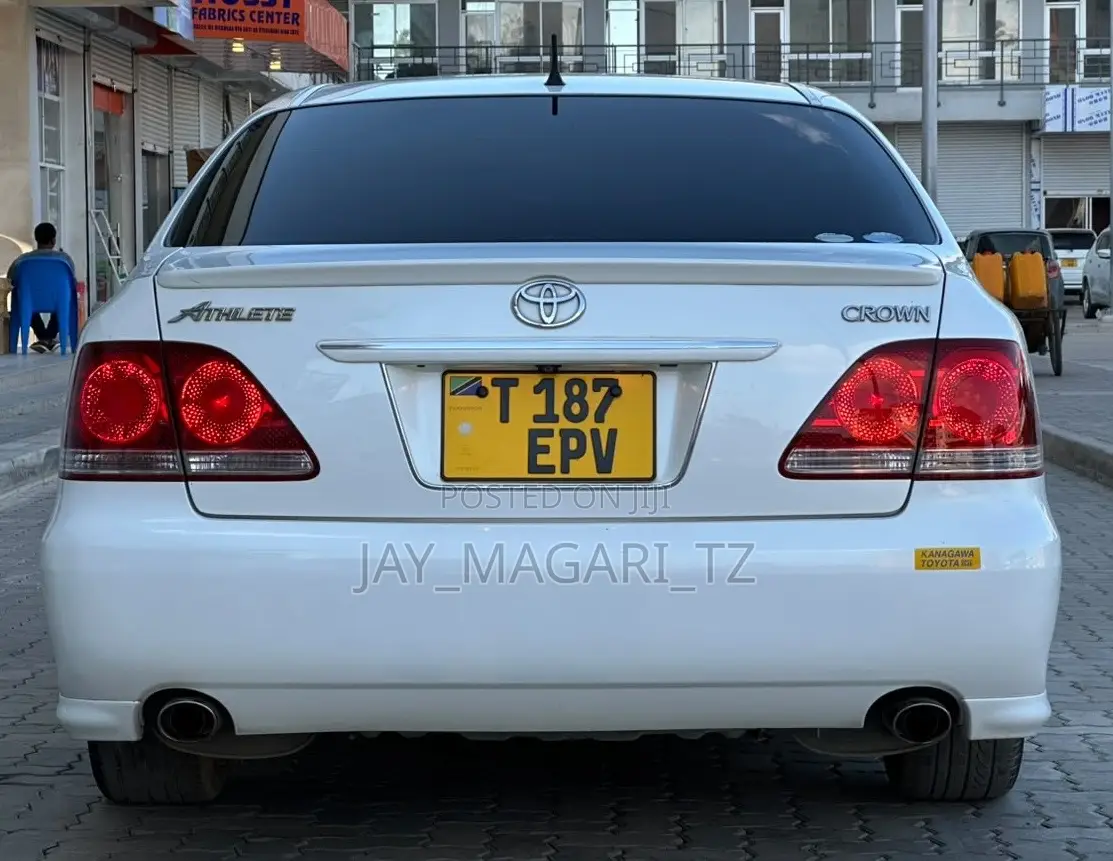 Toyota Crown Royale 2005 White