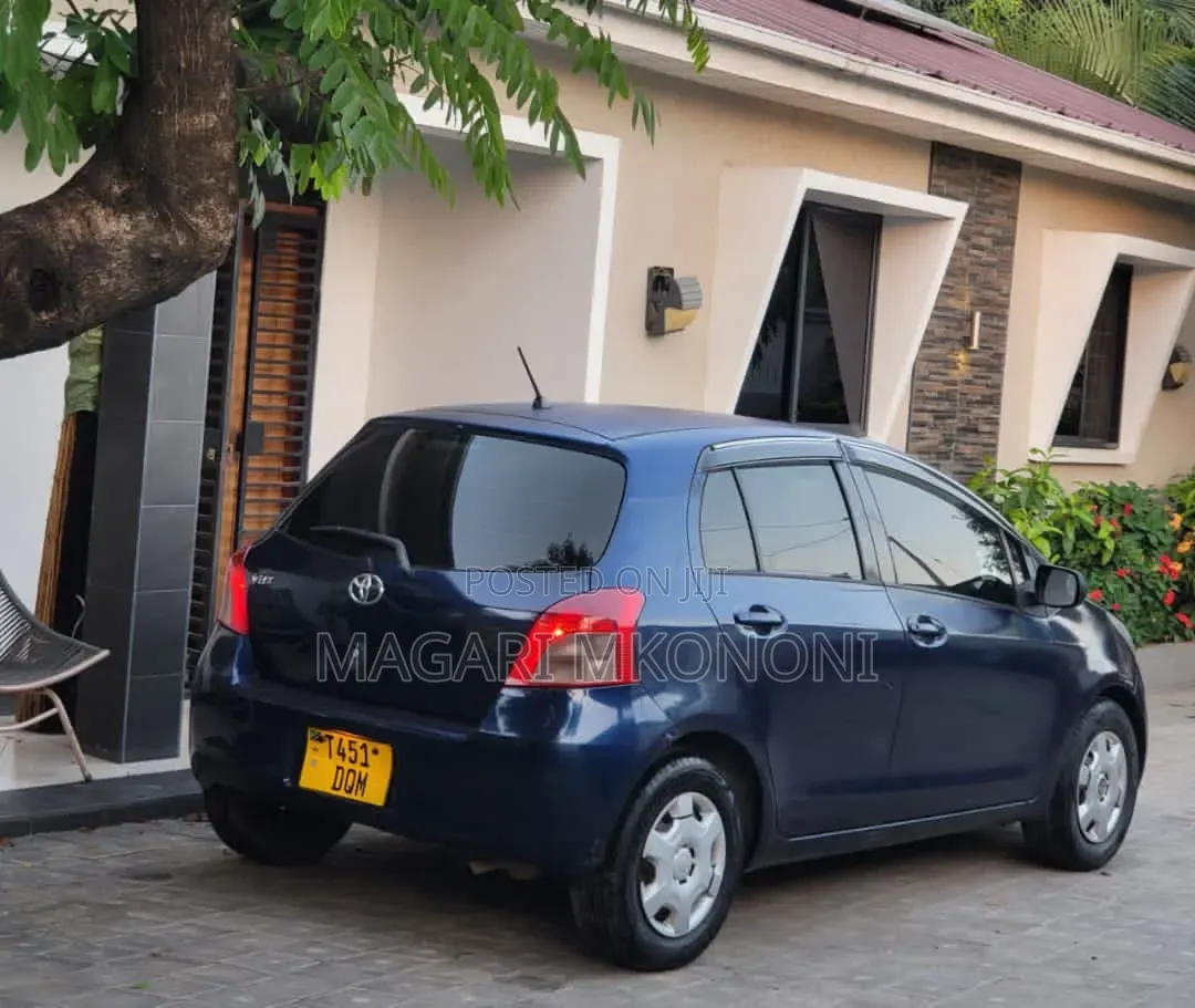 Toyota Vitz 2005 Blue