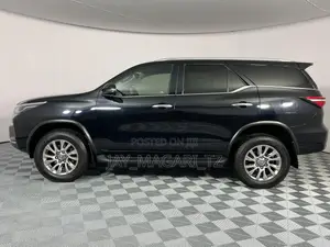 Toyota Fortuner 2021 Black