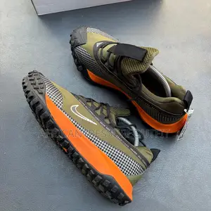 Nike Acg Mountain Fly Low Shoe Gore-Tex Hiking Shoes