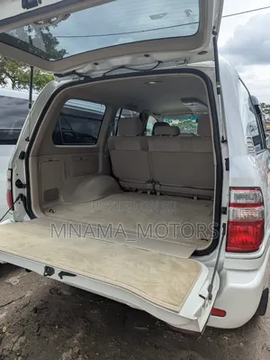 Toyota Land Cruiser 2004 White