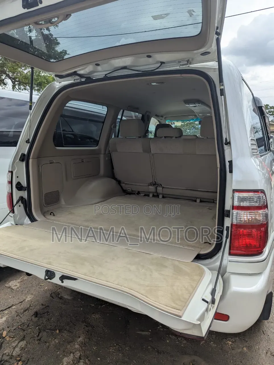 Toyota Land Cruiser 2004 White