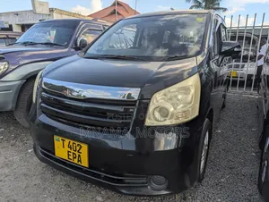 Toyota Noah 2.0 143hp FWD (8 Seater) 2008 Black