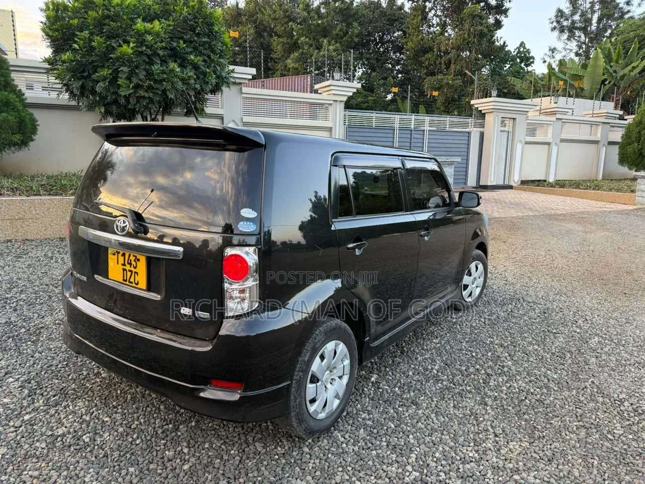 Toyota Corolla Rumion 2011 Black