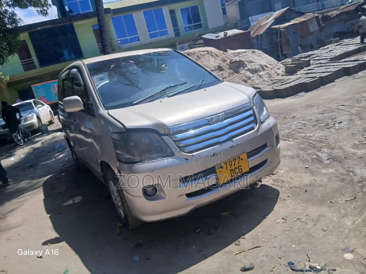 Toyota Noah 2003 Silver
