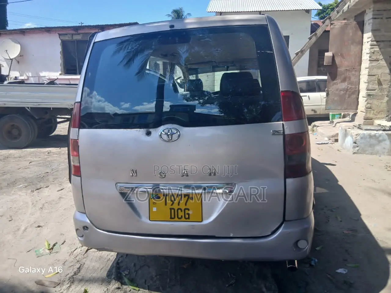 Toyota Noah 2003 Silver