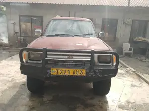 Toyota Hilux 1999 Red