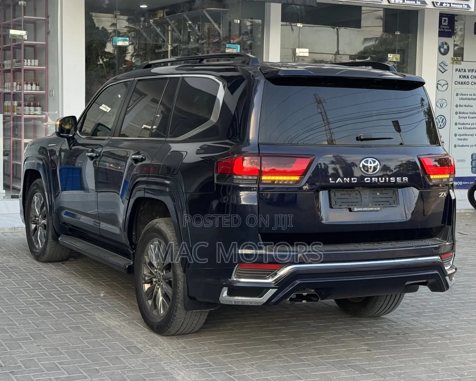 Toyota Land Cruiser LC300 2023 Blue