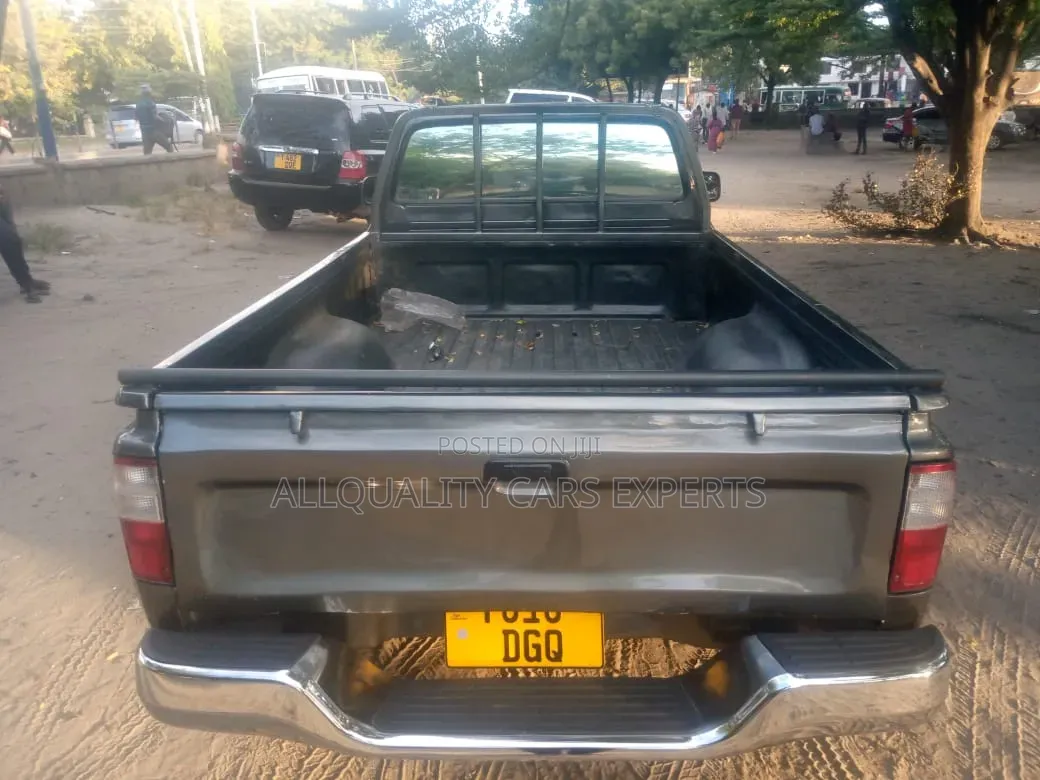 Toyota Hilux 1997 Gray